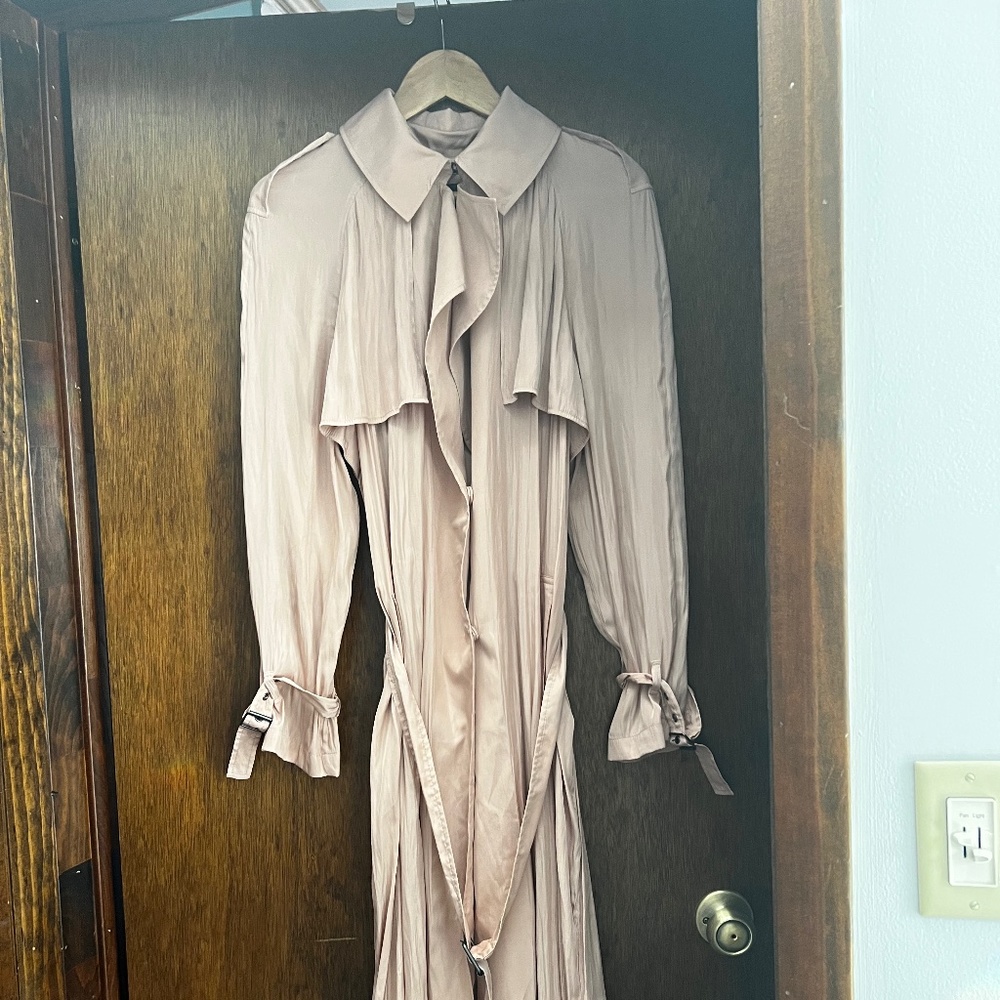Duster, lightweight jacket. Light pink, BNWT, size L, BCBGMAXAZRIA